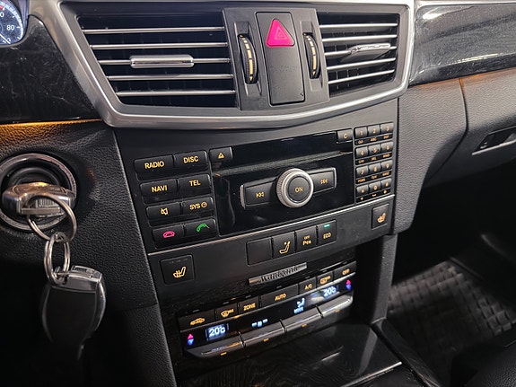 Mercedes-Benz E200 d 27 of 30