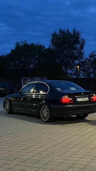 BMW 325i 5 of 5