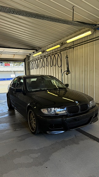 BMW 325i 4 of 5