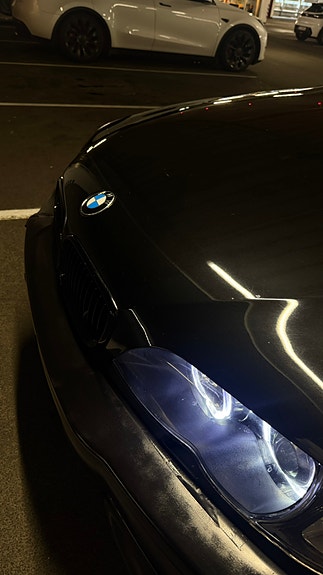 BMW 325i 3 of 5
