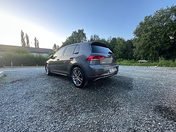 Volkswagen e-Golf VII 3 of 10