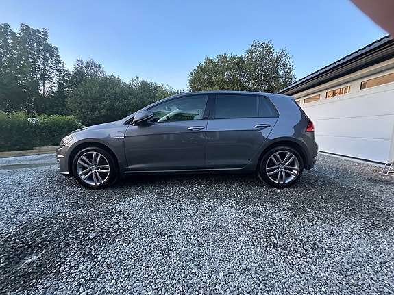 Volkswagen e-Golf VII 2 of 10