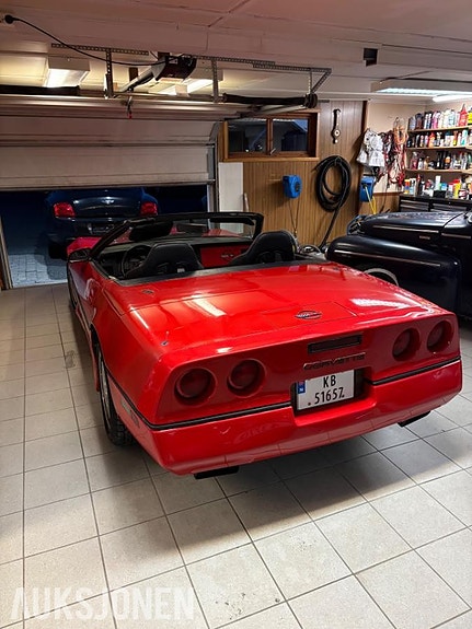 Chevrolet Corvette 3 of 7