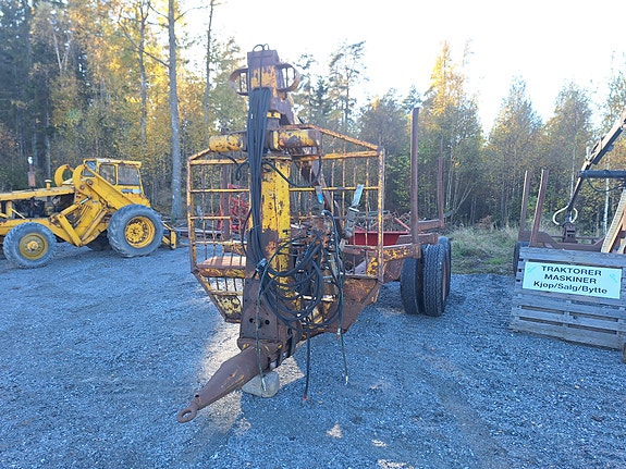 Tømmerhenger med kran 3 of 26