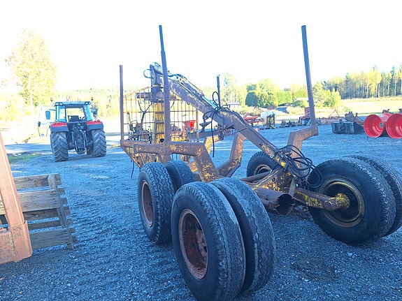 Tømmerhenger med kran 19 of 26