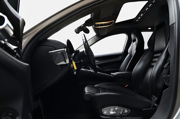 Porsche Panamera 4S 10 of 25
