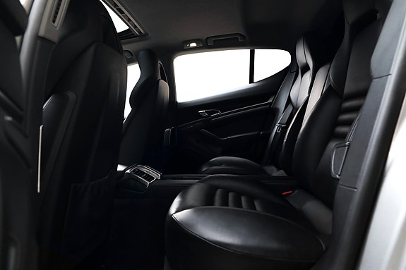 Porsche Panamera 4S 11 of 25