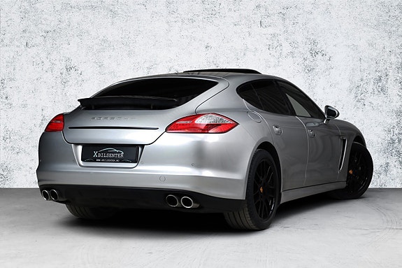 Porsche Panamera 4S 2 of 25