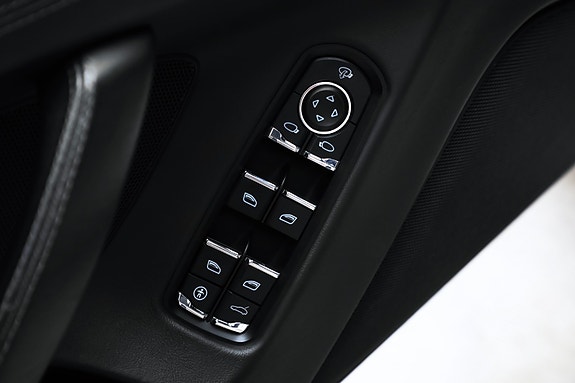 Porsche Panamera 4S 17 of 25