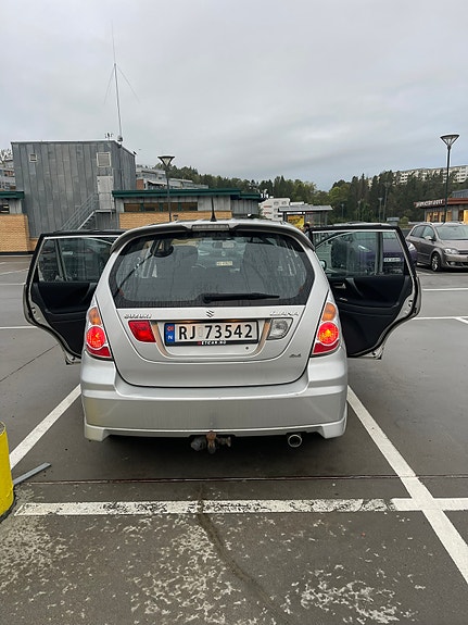 Suzuki Liana 6 of 8