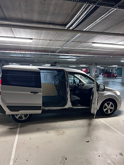 Ford Transit Connect 5 of 13