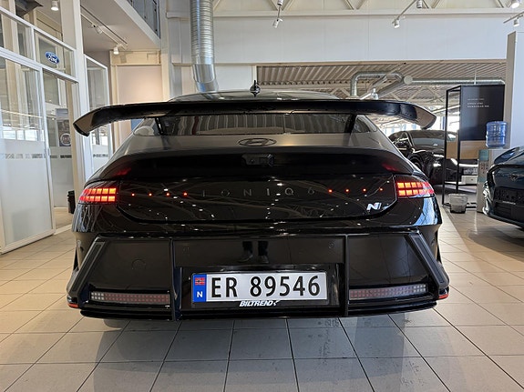 Hyundai Ioniq 6 4 of 12