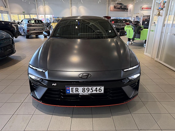 Hyundai Ioniq 6 2 of 12