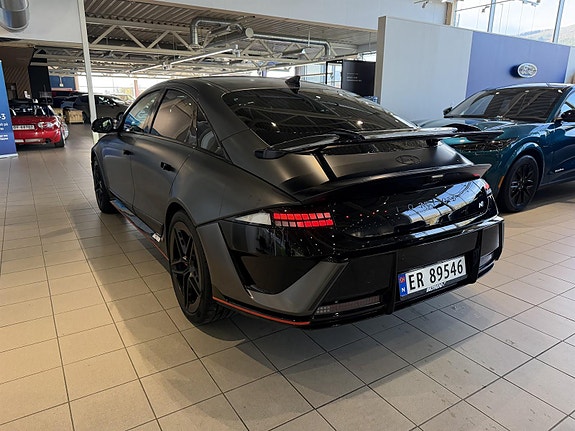 Hyundai Ioniq 6 3 of 12
