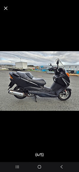 Suzuki UH 125 Burgman 3 of 4