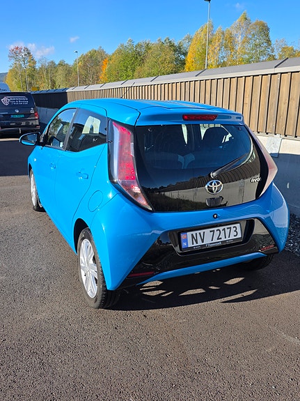 Toyota Aygo 2 of 9