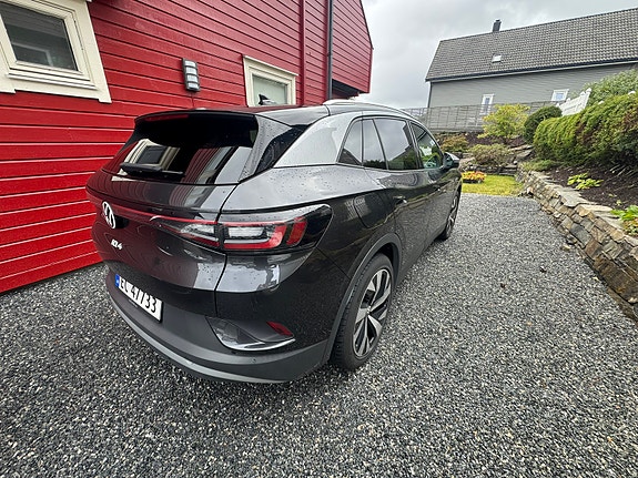 Volkswagen ID.4 3 of 17