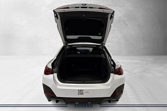 BMW i4 18 of 20