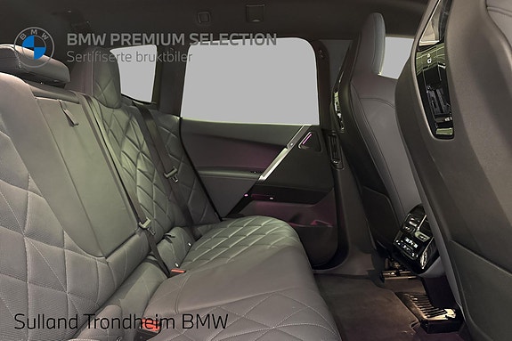 BMW iX 16 of 27