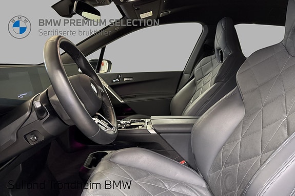 BMW iX 10 of 27