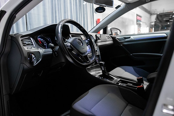 Volkswagen e-Golf VII 18 of 30