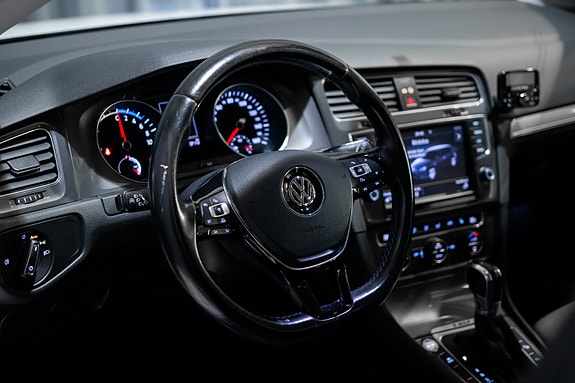 Volkswagen e-Golf VII 24 of 30