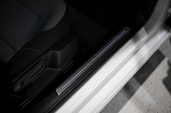 Volkswagen e-Golf VII 22 of 30