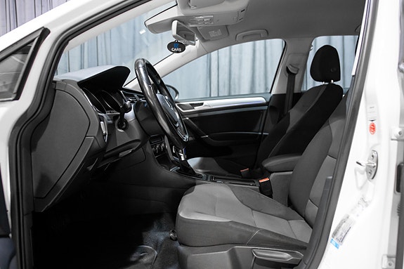 Volkswagen e-Golf VII 17 of 30