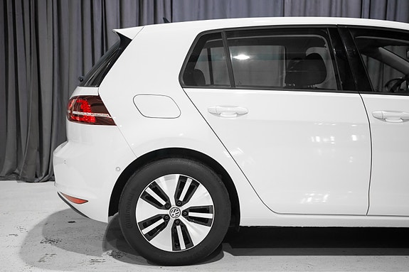 Volkswagen e-Golf VII 14 of 30