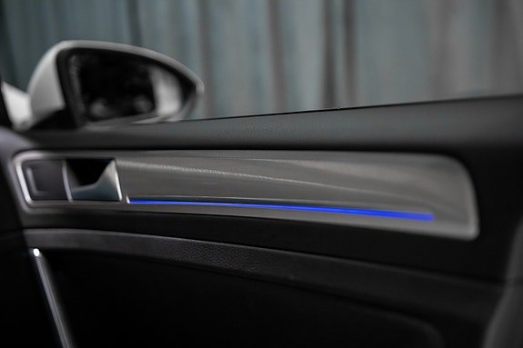 Volkswagen e-Golf VII 23 of 30