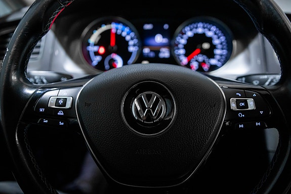 Volkswagen e-Golf VII 26 of 30