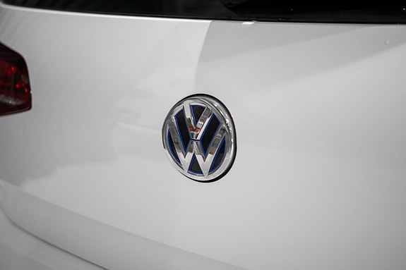Volkswagen e-Golf VII 12 of 30