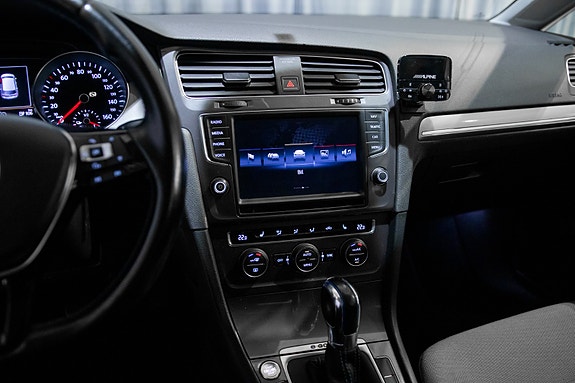 Volkswagen e-Golf VII 27 of 30