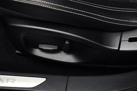 Jaguar I-PACE 10 of 27