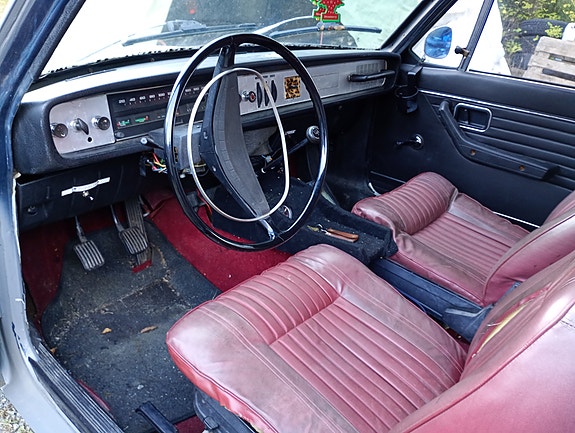 Volvo 140 2 of 10