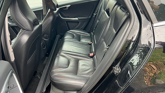 Volvo V60 12 of 16