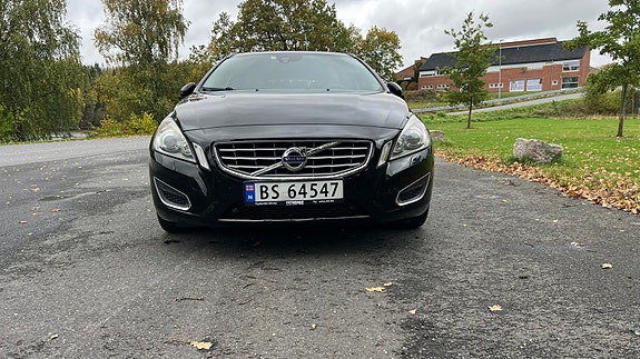 Volvo V60 2 of 16