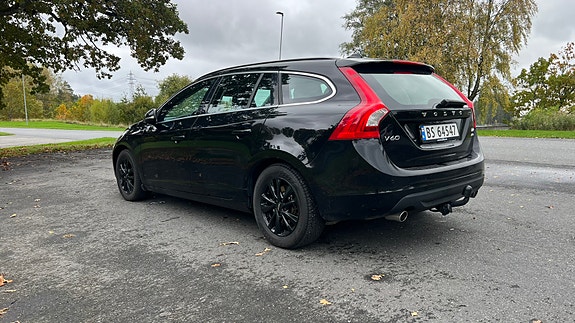 Volvo V60 4 of 16