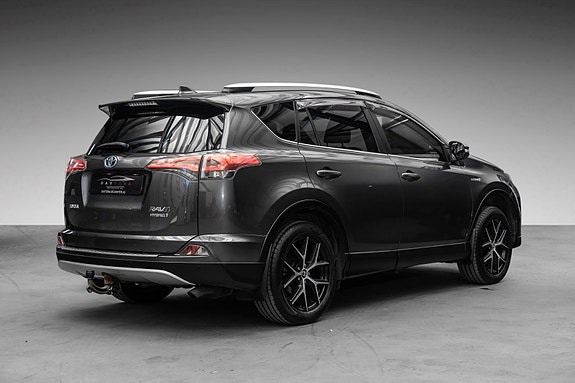 Toyota RAV4 2 of 25