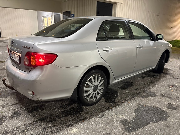 Toyota Corolla 7 of 13
