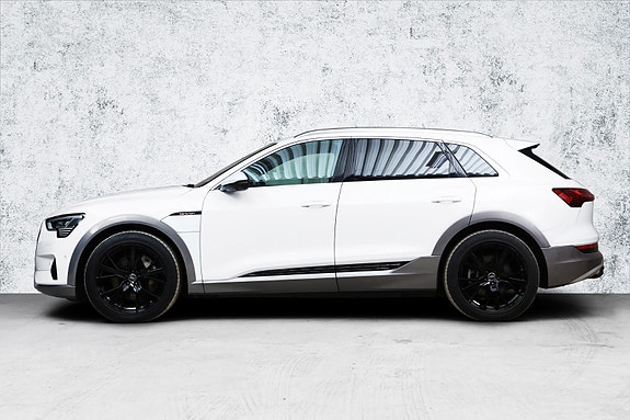 Audi e-tron 9 of 30