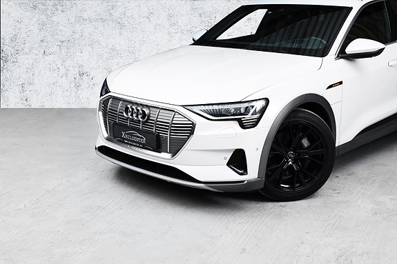Audi e-tron 4 of 30
