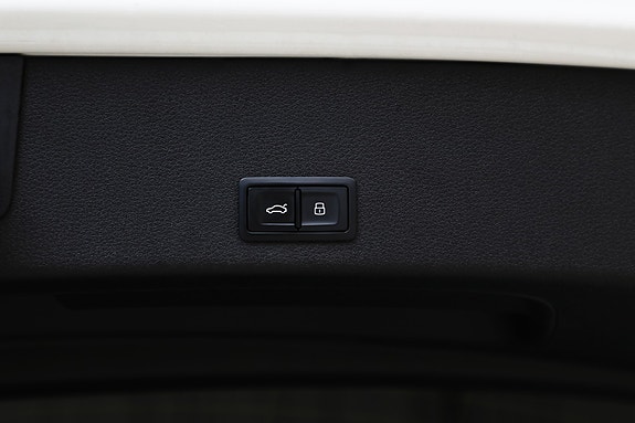 Audi e-tron 8 of 30