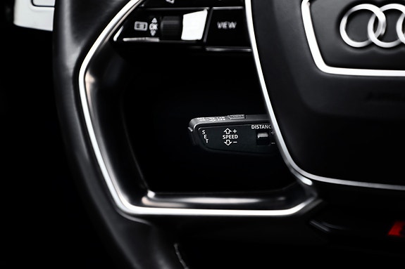 Audi e-tron 18 of 30