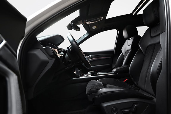 Audi e-tron 12 of 30
