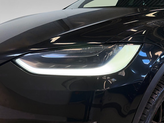 Tesla Model X 12 of 30