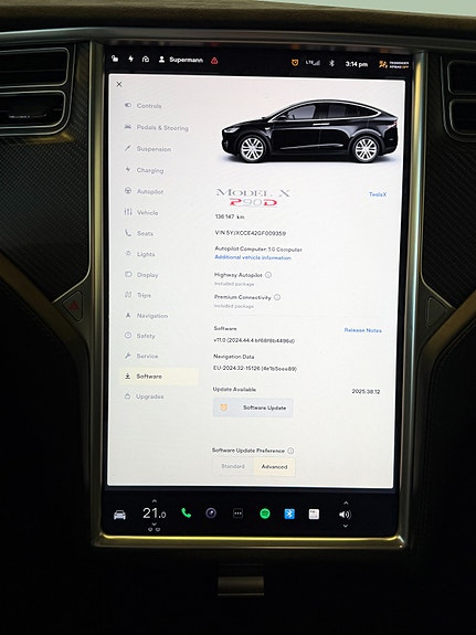 Tesla Model X 27 of 30