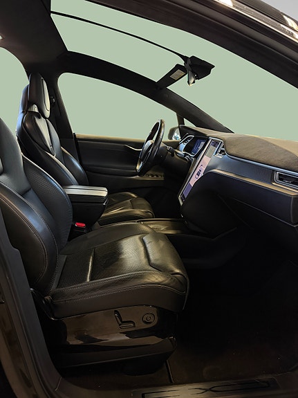 Tesla Model X 19 of 30