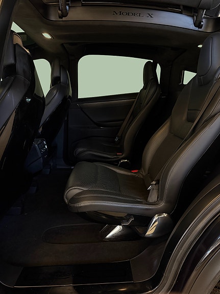 Tesla Model X 16 of 30