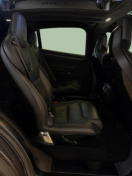 Tesla Model X 18 of 30